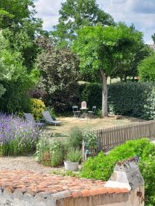 Maisons de vacances Gites La Ferme du Bellay - Cote Jardin : photos des chambres