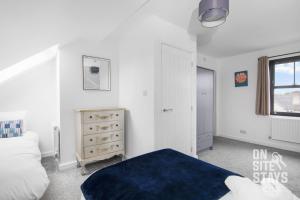 OnSiteStays Dartford 4BR House with Garden, bathroom and ensuite