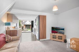 OnSiteStays Dartford 4BR House with Garden, bathroom and ensuite