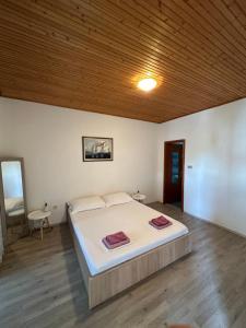 Rooms with free private parking