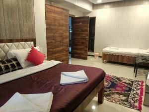 Hillside Crest Villa 5 BHK with swimming pool indoor games