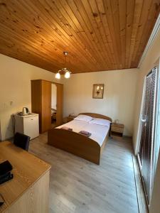 Rooms with free private parking
