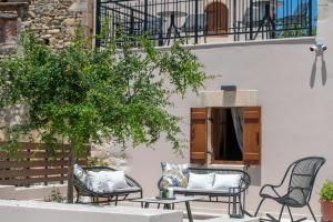 Pavlina Villa , a hidden gem with heated pool and ping pong!