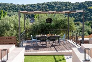 Pavlina Villa , a hidden gem with heated pool and ping pong!