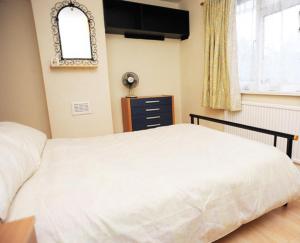 House - Sleeps 5 Private Garden & Free Parking