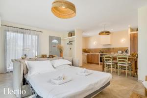 Villas Villa Oliveda - Piscine & Salon Cinema : photos des chambres