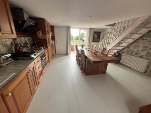 Maisons de vacances Maison d artiste et de charme avec vue sur lac Leman et montagnes proche Geneve : photos des chambres
