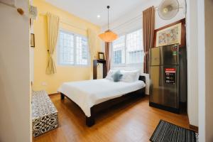 Center, natural light, fully equipped modern