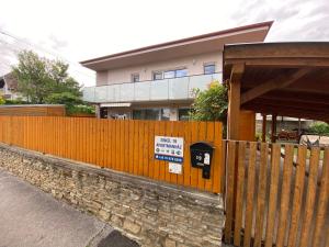 Erkel 19 Apartmanház