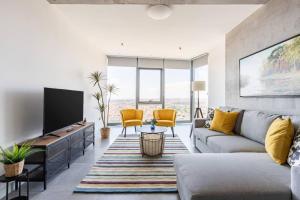 Gorgeous Bright Cool 1BD Residence Views! #359