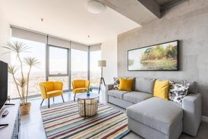 Gorgeous Bright Cool 1BD Residence Views! #359