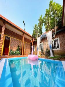 Chuỗi Homestay 8 ngủ bể bơi riêng - gần biển tại Tuần Châu