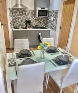 Cosy Modern Apartment - Near Leeds City Centre
