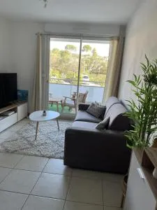 Appartement lumineux climatisé avec terrasse - لاسيوتا