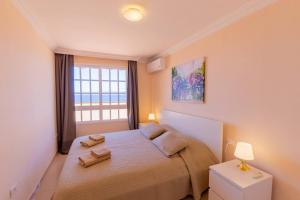 Penthouse Apt with Jacuzzi by Dream Homes Tenerife