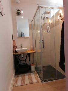 B&B / Chambres d'hotes Chambre d-hotes 1 - Retro - Un Refuge a Cachen : photos des chambres