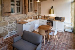 Maisons d'hotes LA DEMEURE Bed and Breakfast : Suite - Vue sur Piscine 