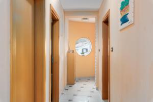 Apartment with Balcony and Mountain View Oleandra 5