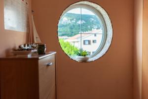 Apartment with Balcony and Mountain View Oleandra 5