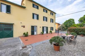 Irene Holiday Home with Patio and Parking