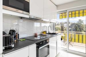 Elegance and serenity with terrace, view & A-C