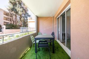 Comfort and serenity with A-C, Parking and Balcony