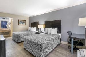 Standard Room with Two Double Beds - Non-Smoking room in Econo Lodge International Drive