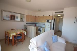 224-Apartamento con vistas a canal y piscina