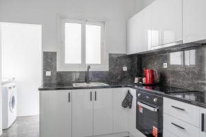 Beautiful 2bedroom apt next to Siggrou Fix