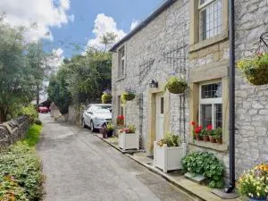 Peak District Luxury cottage, sleeps 8 plus pets - Tideswell