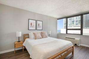 Blueground S Loop nr CTA train sports parks CHI-1080