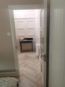 Stylish studio own entrance in Victorian House