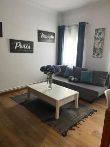 Bajo al lado del Ayuntamiento