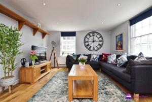 Queens House 2 bed City Centre Apartment - STAYSEEKERS