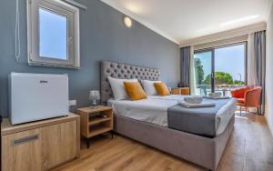 Deluxe Double Room with Balcony and Sea View room in Hotel Koral