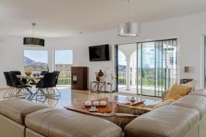 Villa Vista Verde Mijas Golf - Luxury with Optional heated pool & jacuzzi