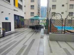 Luxurystudio with study, a pool andgym