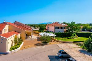 Guest Accommodation Atrium Gulin 