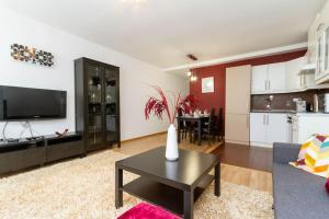 Family Lux Lounge in Vörösmarty Street by NW