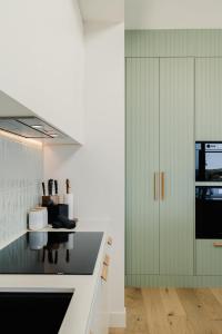 La Bella Beach House-Sleeping 9, Wood Fire, Aircon