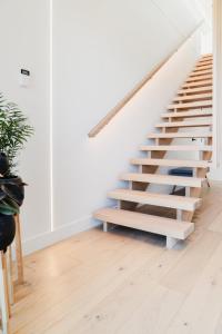 La Bella Beach House-Sleeping 9, Wood Fire, Aircon