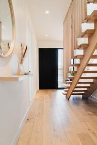 La Bella Beach House-Sleeping 9, Wood Fire, Aircon