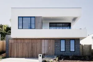 La Bella Beach House-Sleeping 9, Wood Fire, Aircon - Mannerim