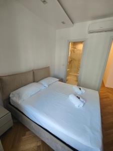 Doria 10 next to train station