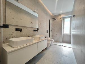 Doria 10 next to train station