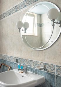 Wola Norblin Spacious Apartment by BookingHost