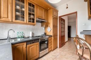 Wola Norblin Spacious Apartment by BookingHost