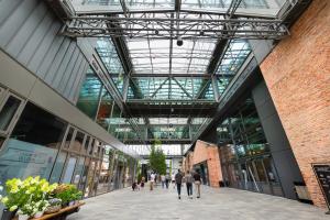 Wola Norblin Spacious Apartment by BookingHost