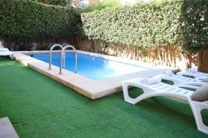 Chalet con piscina en el Mareny