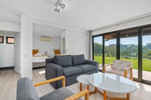 San Lameer Villa 10421 - 2 Bedroom Classic - 4 pax - San Lameer Rentals Agency